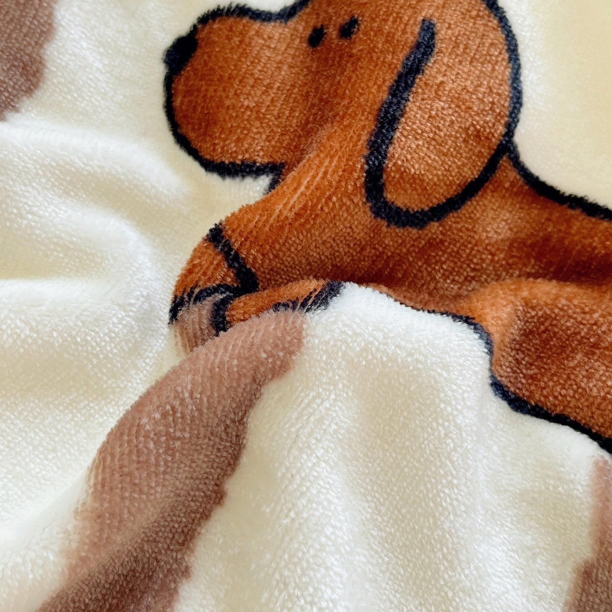 91家纺网 家纺一手货源 找家纺 桃子家居 2025新款A类ins小清新少女奶油卡通可爱加厚牛奶绒四件套 绒-条纹小腊肠