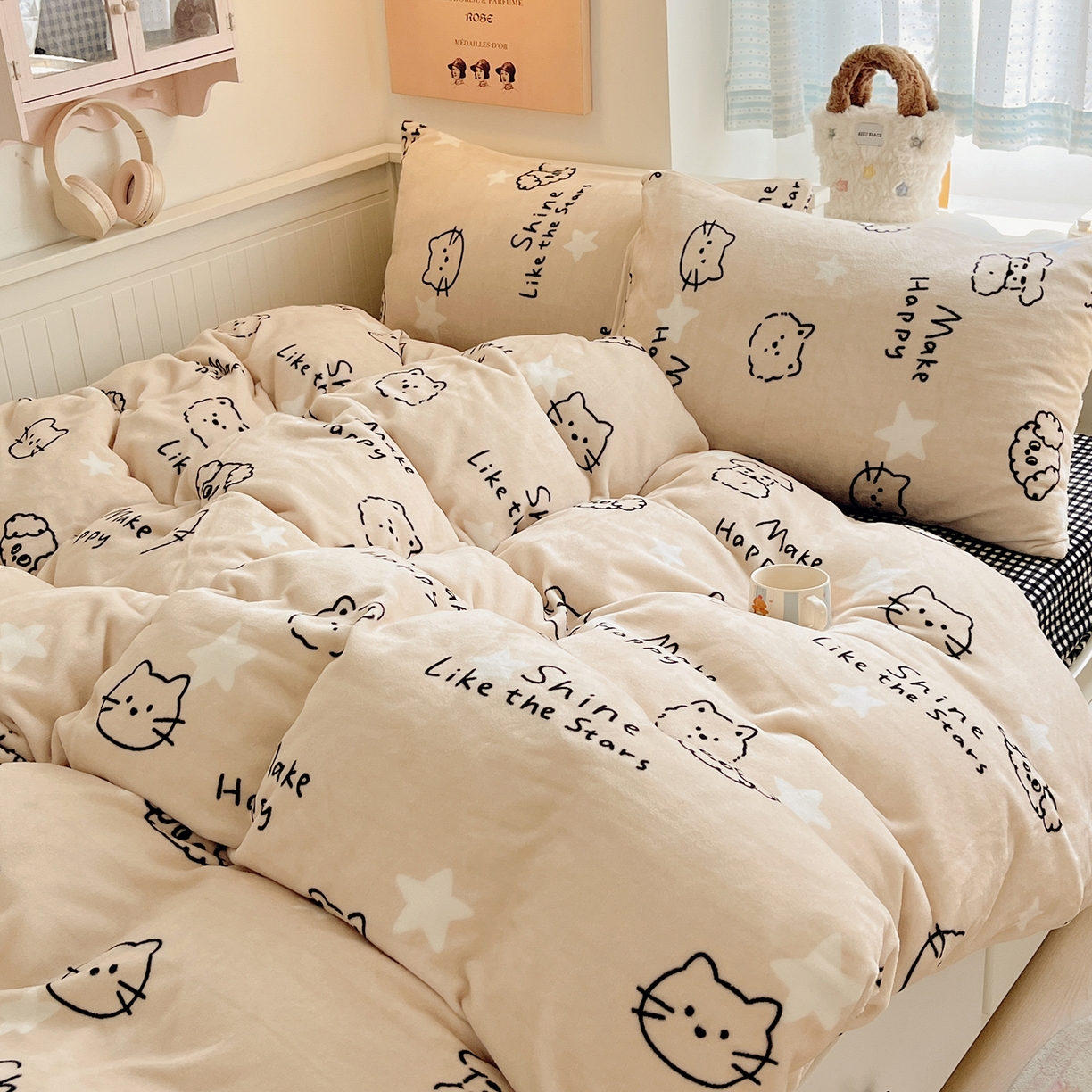 91家纺网 家纺一手货源 找家纺 桃子家居 2025新款A类ins小清新少女奶油卡通可爱加厚牛奶绒四件套 绒-小涂鸦