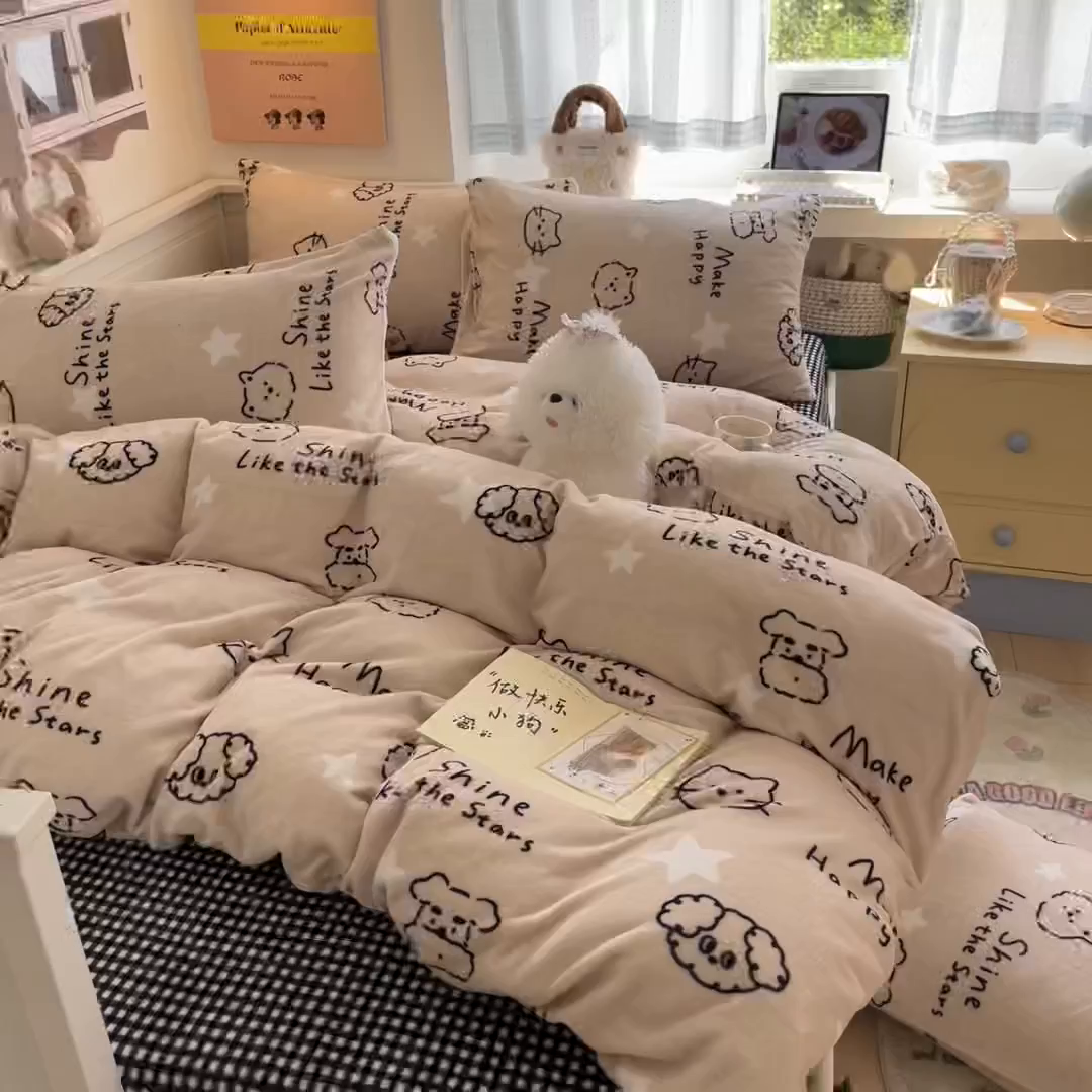 91家纺网 家纺一手货源 找家纺 桃子家居 2025新款A类ins小清新少女奶油卡通可爱加厚牛奶绒四件套 绒-小涂鸦