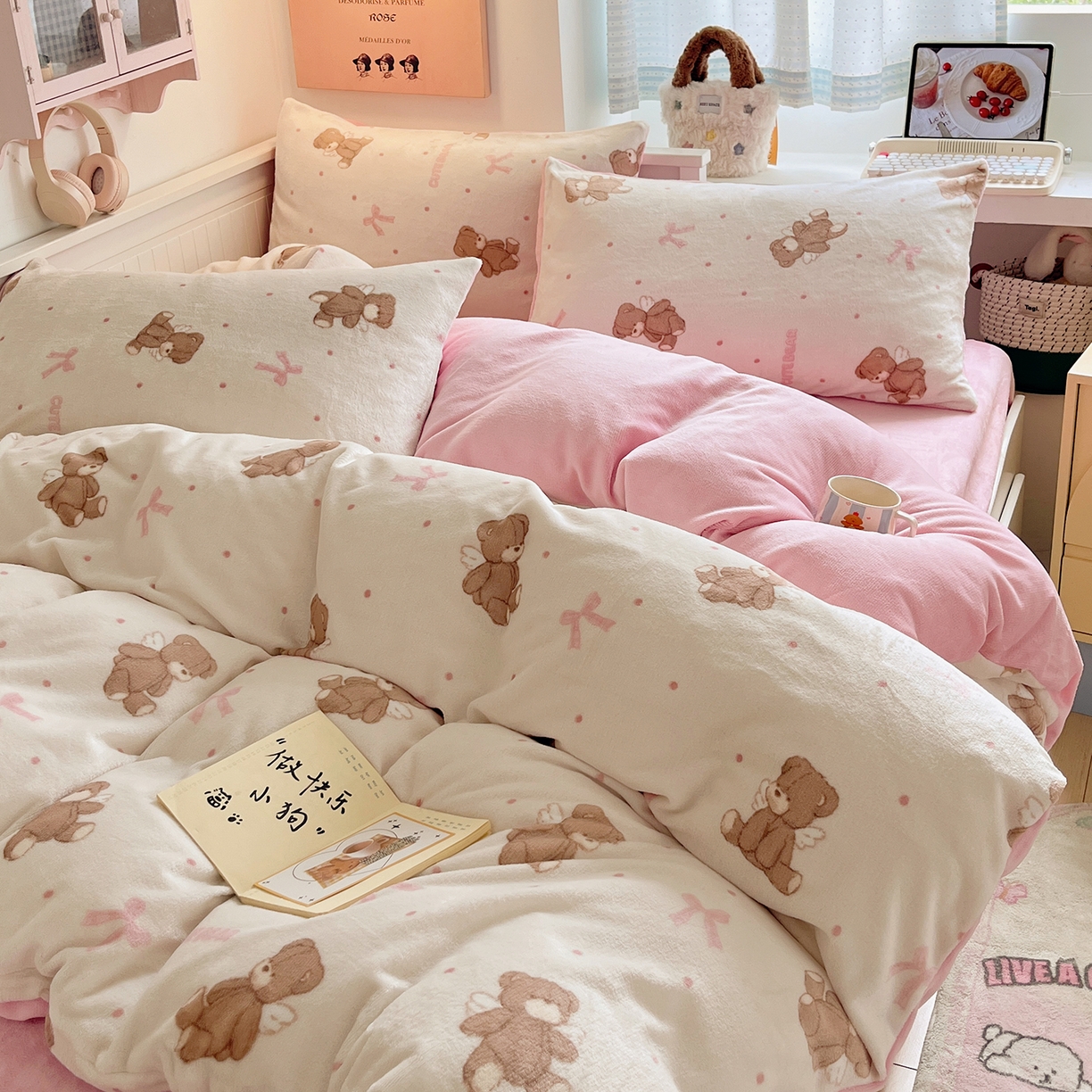 91家纺网 家纺一手货源 找家纺 桃子家居 2025新款A类ins小清新少女奶油卡通可爱加厚牛奶绒四件套 绒-幸运熊
