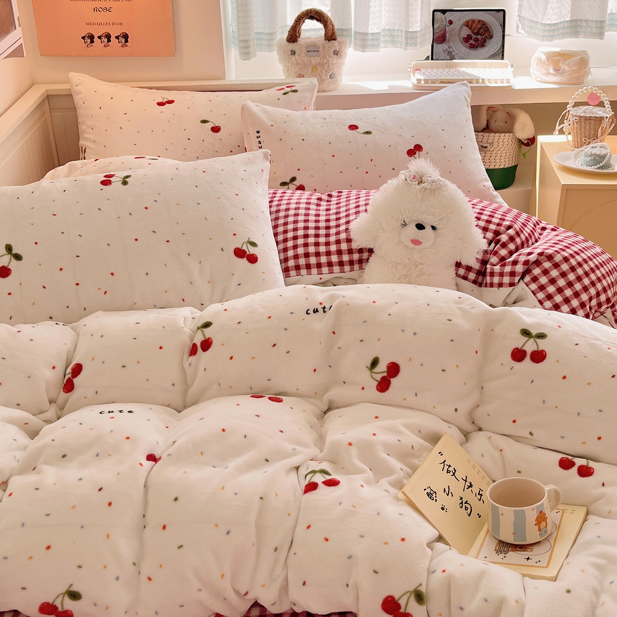91家纺网 家纺一手货源 找家纺 桃子家居 2025新款A类ins小清新少女奶油卡通可爱加厚牛奶绒四件套 绒-樱桃奶冻