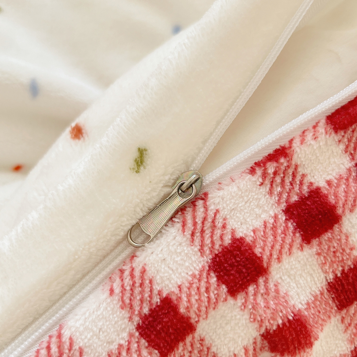 91家纺网 家纺一手货源 找家纺 桃子家居 2025新款A类ins小清新少女奶油卡通可爱加厚牛奶绒四件套 绒-樱桃奶冻