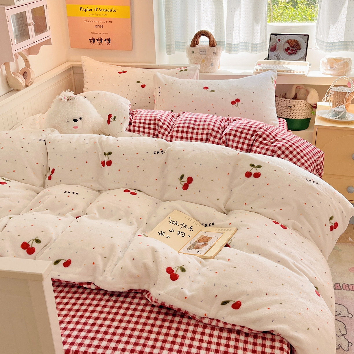 91家纺网 家纺一手货源 找家纺 桃子家居 2025新款A类ins小清新少女奶油卡通可爱加厚牛奶绒四件套 绒-樱桃奶冻