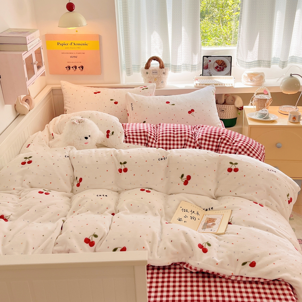 91家纺网 家纺一手货源 找家纺 桃子家居 2025新款A类ins小清新少女奶油卡通可爱加厚牛奶绒四件套 绒-樱桃奶冻