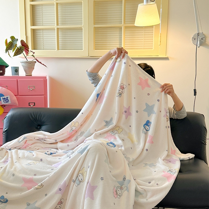 91家纺网 家纺一手货源 找家纺 贝扬思家纺 2025新款四季款双面印花牛奶绒毛毯空调毯 星星米菲