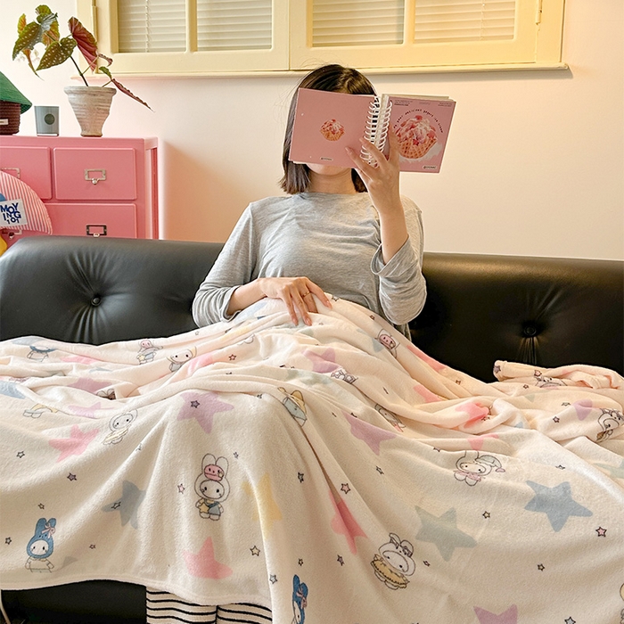 91家纺网 家纺一手货源 找家纺 贝扬思家纺 2025新款四季款双面印花牛奶绒毛毯空调毯 星星米菲