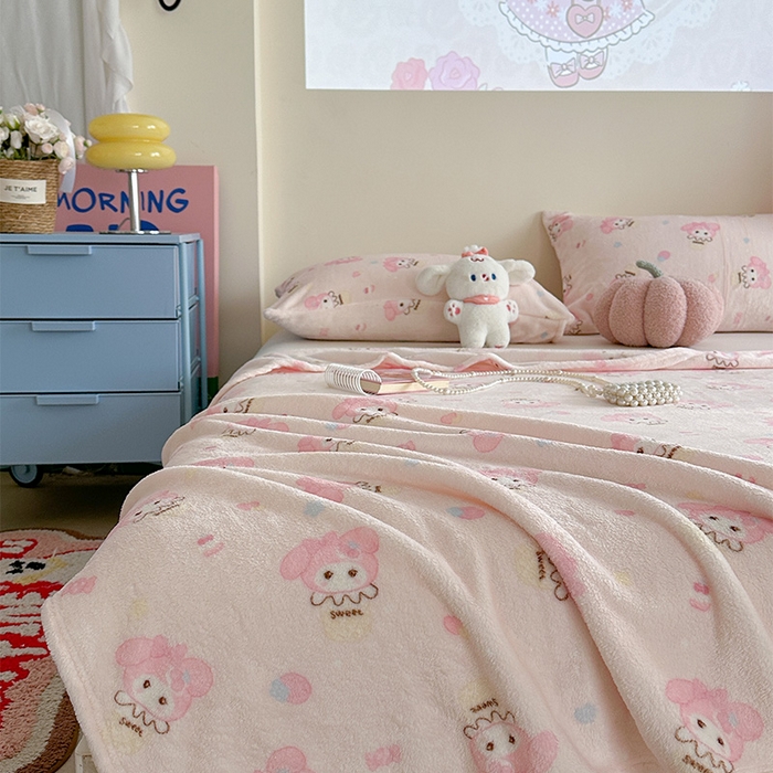 91家纺网 家纺一手货源 找家纺 贝扬思家纺 2025新款四季款双面印花牛奶绒毛毯空调毯 甜茶小美