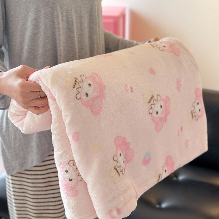 91家纺网 家纺一手货源 找家纺 贝扬思家纺 2025新款四季款双面印花牛奶绒毛毯空调毯 甜茶小美