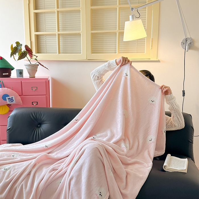 91家纺网 家纺一手货源 找家纺 贝扬思家纺 2025新款四季款双面印花牛奶绒毛毯空调毯 可爱狗头-粉