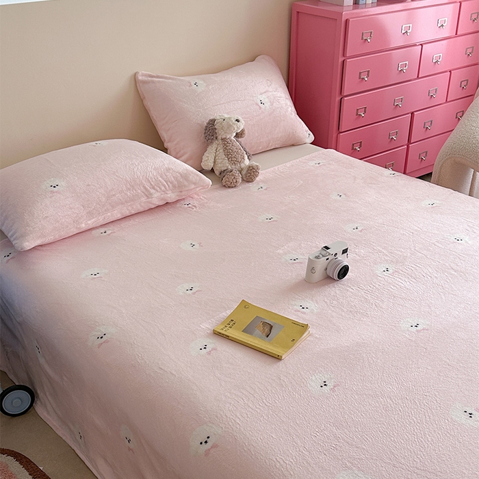 91家纺网 家纺一手货源 找家纺 贝扬思家纺 2025新款四季款双面印花牛奶绒毛毯空调毯 可爱狗头-粉