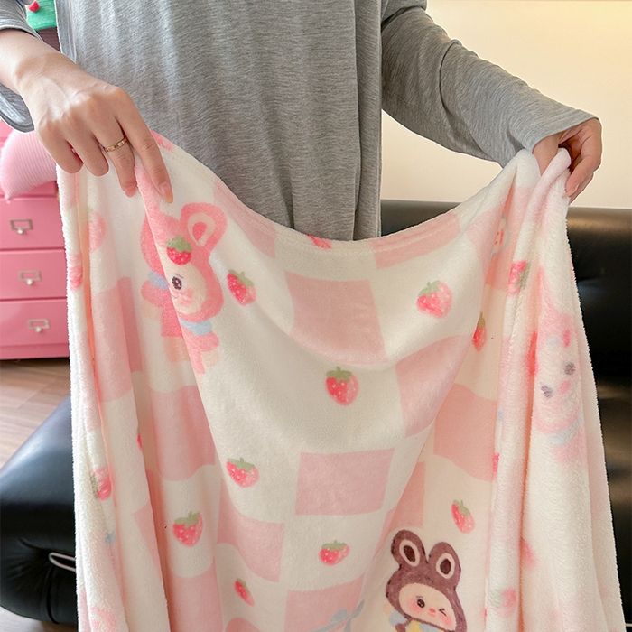 91家纺网 家纺一手货源 找家纺 贝扬思家纺 2025新款四季款双面印花牛奶绒毛毯空调毯 奶糖拉布布