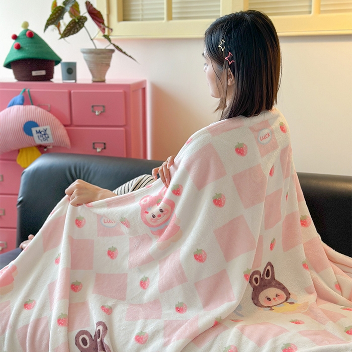 91家纺网 家纺一手货源 找家纺 贝扬思家纺 2025新款四季款双面印花牛奶绒毛毯空调毯 奶糖拉布布