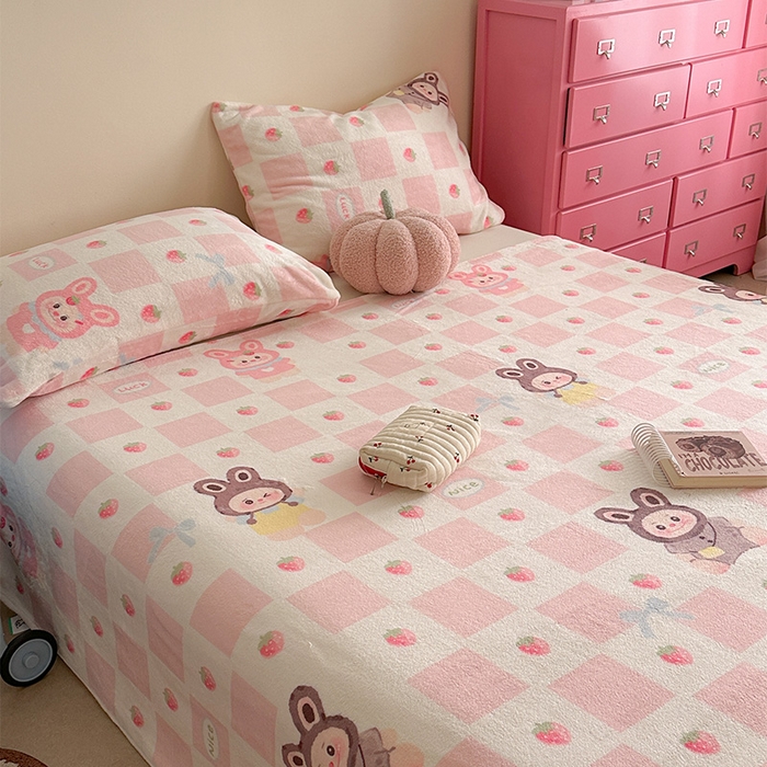 91家纺网 家纺一手货源 找家纺 贝扬思家纺 2025新款四季款双面印花牛奶绒毛毯空调毯 奶糖拉布布