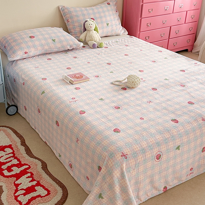 91家纺网 家纺一手货源 找家纺 贝扬思家纺 2025新款四季款双面印花牛奶绒毛毯空调毯 草莓奶茶