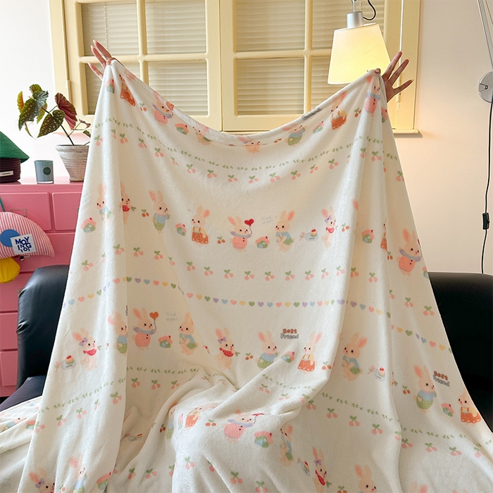 91家纺网 家纺一手货源 找家纺 贝扬思家纺 2025新款四季款双面印花牛奶绒毛毯空调毯 小兔胡萝卜