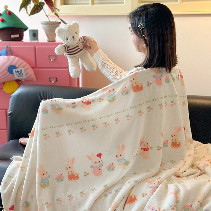 91家纺网 家纺一手货源 找家纺 贝扬思家纺 2025新款四季款双面印花牛奶绒毛毯空调毯 小兔胡萝卜