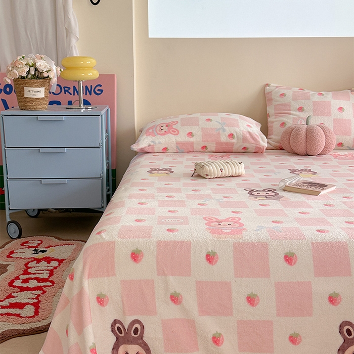 91家纺网 家纺一手货源 找家纺 贝扬思家纺 2025新款四季款双面印花牛奶绒毛毯空调毯 奶糖拉布布