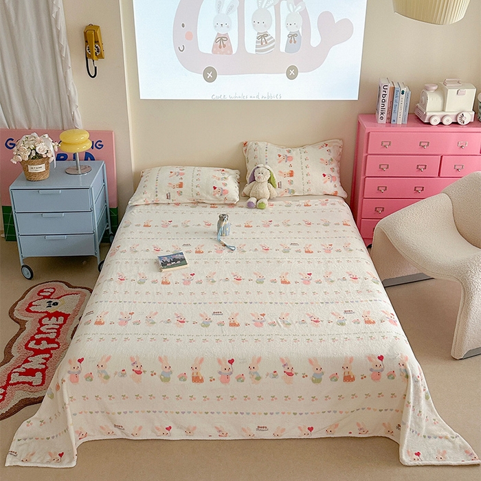 91家纺网 家纺一手货源 找家纺 贝扬思家纺 2025新款四季款双面印花牛奶绒毛毯空调毯 小兔胡萝卜