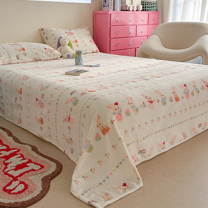 91家纺网 家纺一手货源 找家纺 贝扬思家纺 2025新款四季款双面印花牛奶绒毛毯空调毯 小兔胡萝卜