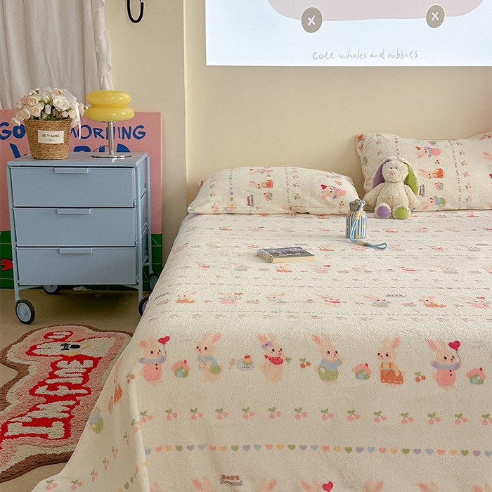 91家纺网 家纺一手货源 找家纺 贝扬思家纺 2025新款四季款双面印花牛奶绒毛毯空调毯 小兔胡萝卜