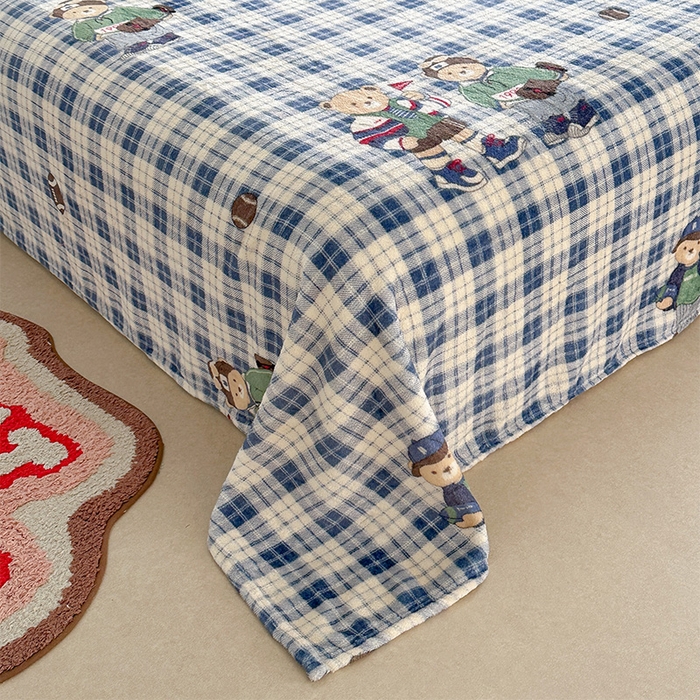 91家纺网 家纺一手货源 找家纺 贝扬思家纺 2025新款四季款双面印花牛奶绒毛毯空调毯 穿鞋的熊