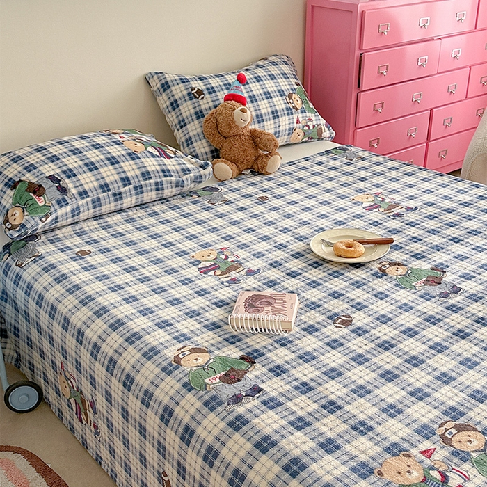 91家纺网 家纺一手货源 找家纺 贝扬思家纺 2025新款四季款双面印花牛奶绒毛毯空调毯 穿鞋的熊