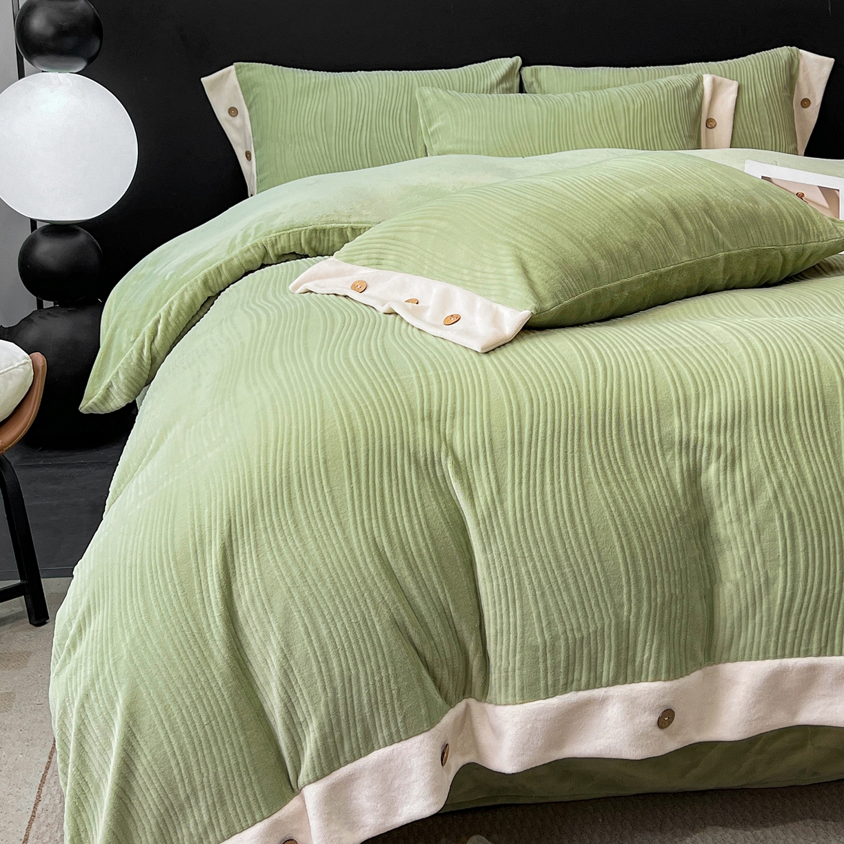 91家纺网 家纺一手货源 找家纺 （总）慕希家纺 2025新款亲肤舒适高克重牛奶绒纽扣款四件套