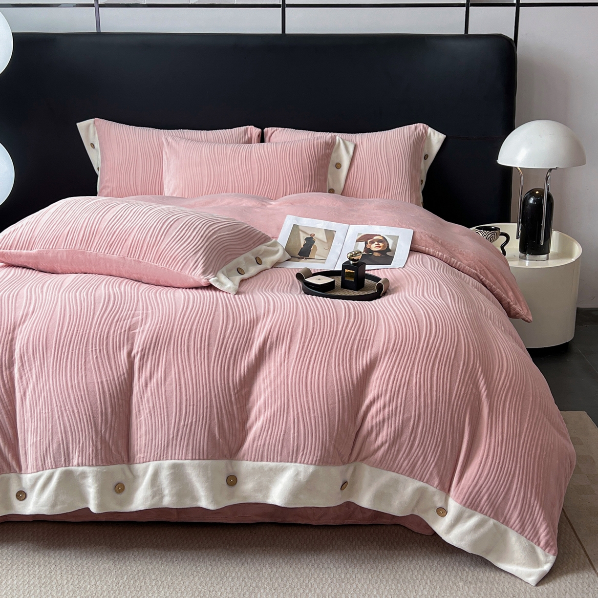 91家纺网 家纺一手货源 找家纺 慕希家纺 2025新款亲肤舒适高克重牛奶绒纽扣款四件套 纽扣款-玫瑰粉