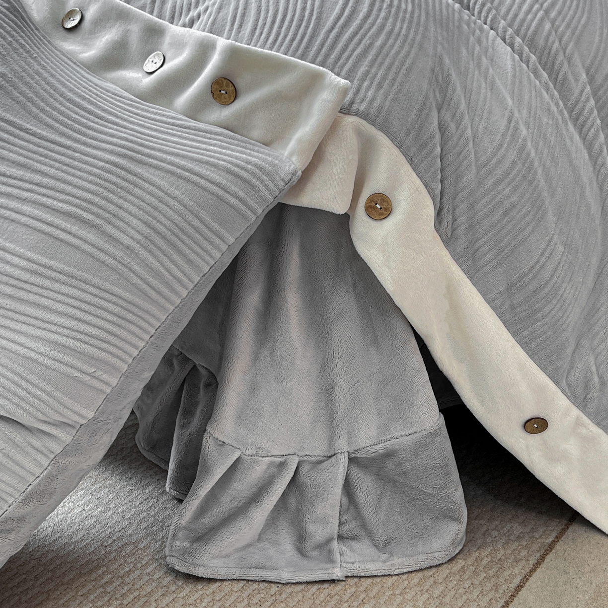 91家纺网 家纺一手货源 找家纺 慕希家纺 2025新款亲肤舒适高克重牛奶绒纽扣款四件套 纽扣款-岛屿灰