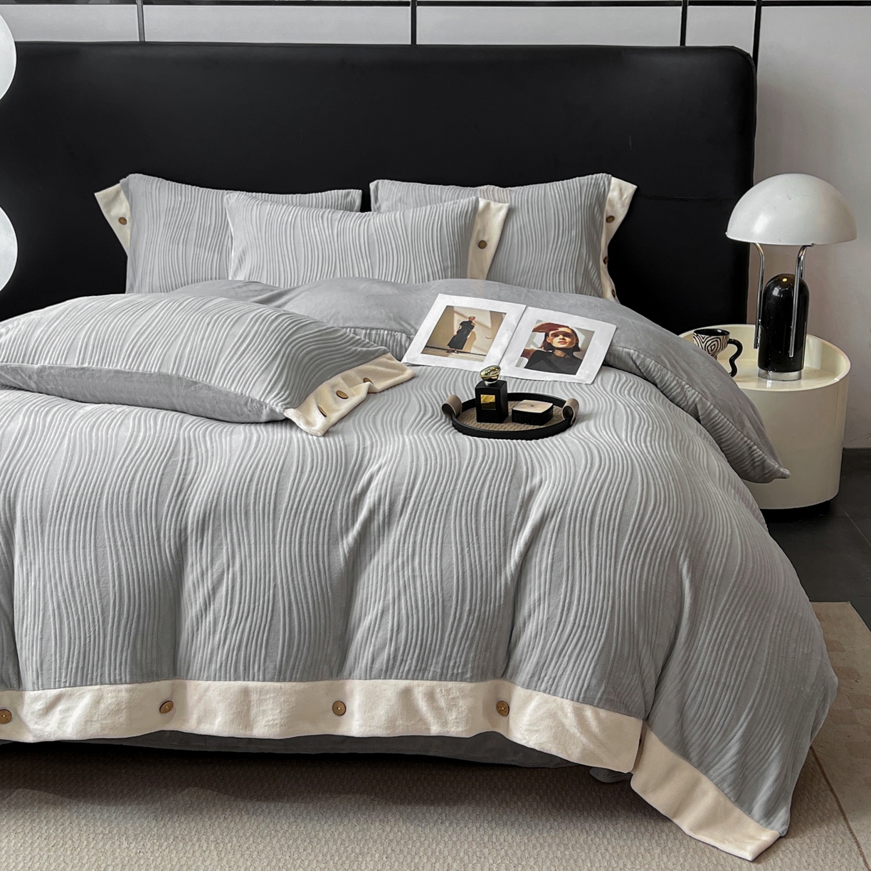 91家纺网 家纺一手货源 找家纺 慕希家纺 2025新款亲肤舒适高克重牛奶绒纽扣款四件套 纽扣款-岛屿灰