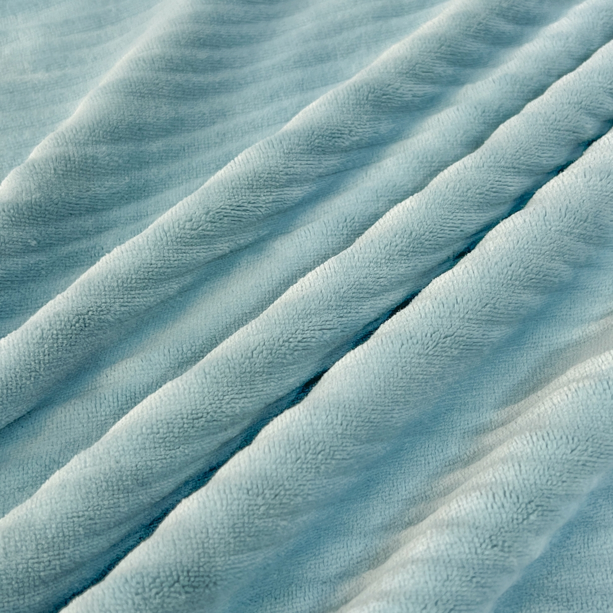 91家纺网 家纺一手货源 找家纺 慕希家纺 2025新款亲肤舒适高克重牛奶绒纽扣款四件套 纽扣款-海茵蓝