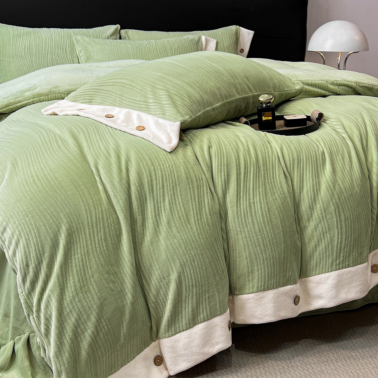 91家纺网 家纺一手货源 找家纺 慕希家纺 2025新款亲肤舒适高克重牛奶绒纽扣款四件套 纽扣款-碧玉绿