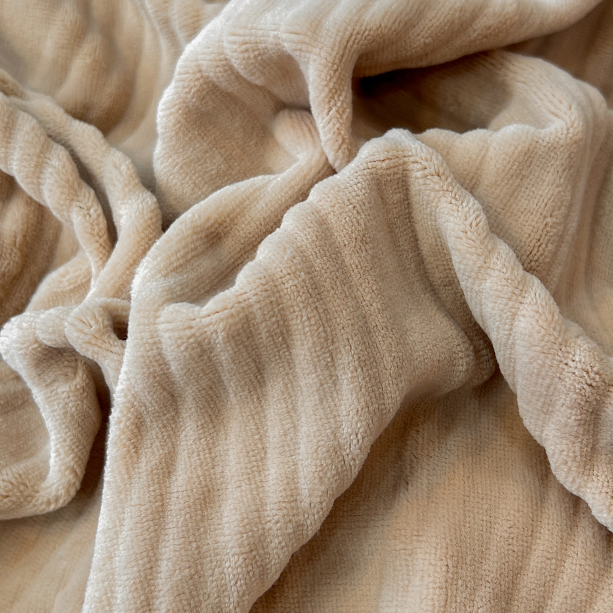 91家纺网 家纺一手货源 找家纺 慕希家纺 2025新款亲肤舒适高克重牛奶绒纽扣款四件套 纽扣款-暮色咖