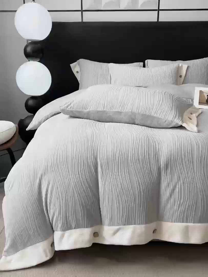 91家纺网 家纺一手货源 找家纺 慕希家纺 2025新款亲肤舒适高克重牛奶绒纽扣款四件套 纽扣款-岛屿灰