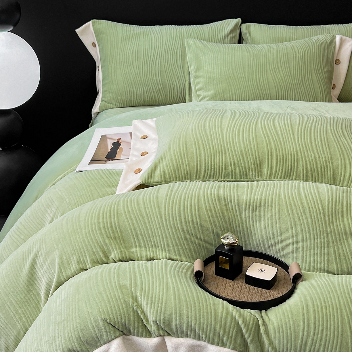 91家纺网 家纺一手货源 找家纺 （总）慕希家纺 2025新款亲肤舒适高克重牛奶绒纽扣款四件套