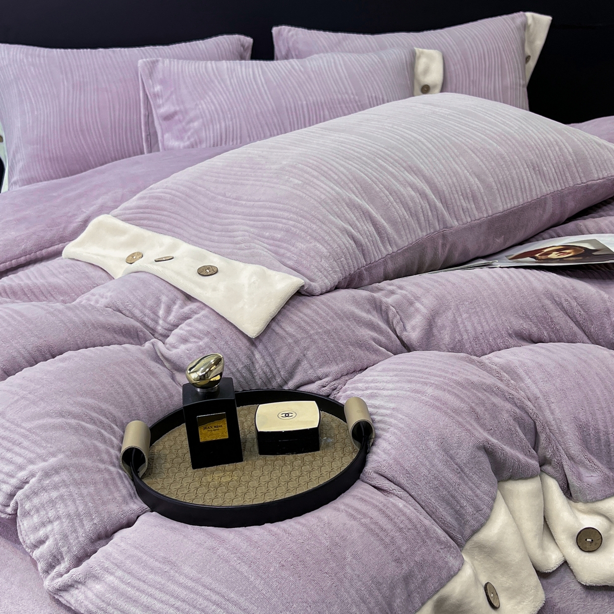 91家纺网 家纺一手货源 找家纺 慕希家纺 2025新款亲肤舒适高克重牛奶绒纽扣款四件套 纽扣款-罗兰紫