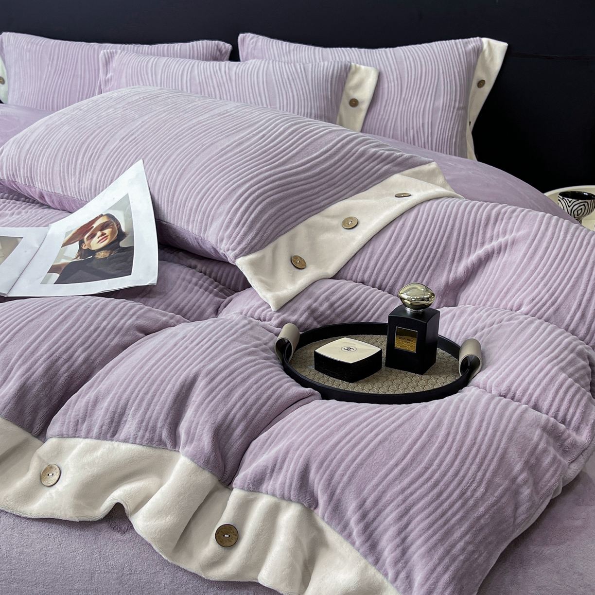 91家纺网 家纺一手货源 找家纺 慕希家纺 2025新款亲肤舒适高克重牛奶绒纽扣款四件套 纽扣款-罗兰紫
