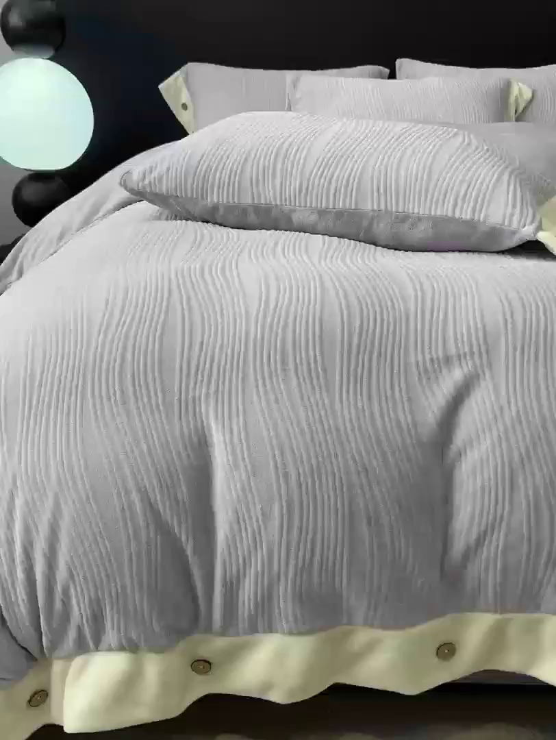 91家纺网 家纺一手货源 找家纺 慕希家纺 2025新款亲肤舒适高克重牛奶绒纽扣款四件套 纽扣款-罗兰紫