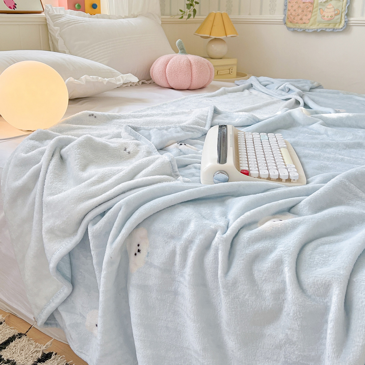 91家纺网 家纺一手货源 找家纺 初念 2025新款四季款双面牛奶绒多功能毛毯 可爱狗头-蓝