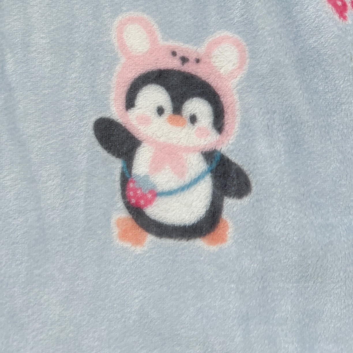 91家纺网 家纺一手货源 找家纺 初念 2025新款四季款双面牛奶绒多功能毛毯 QQ企鹅