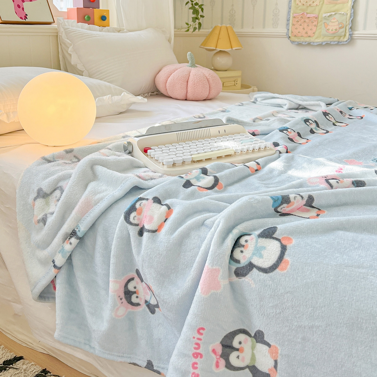 91家纺网 家纺一手货源 找家纺 初念 2025新款四季款双面牛奶绒多功能毛毯 QQ企鹅