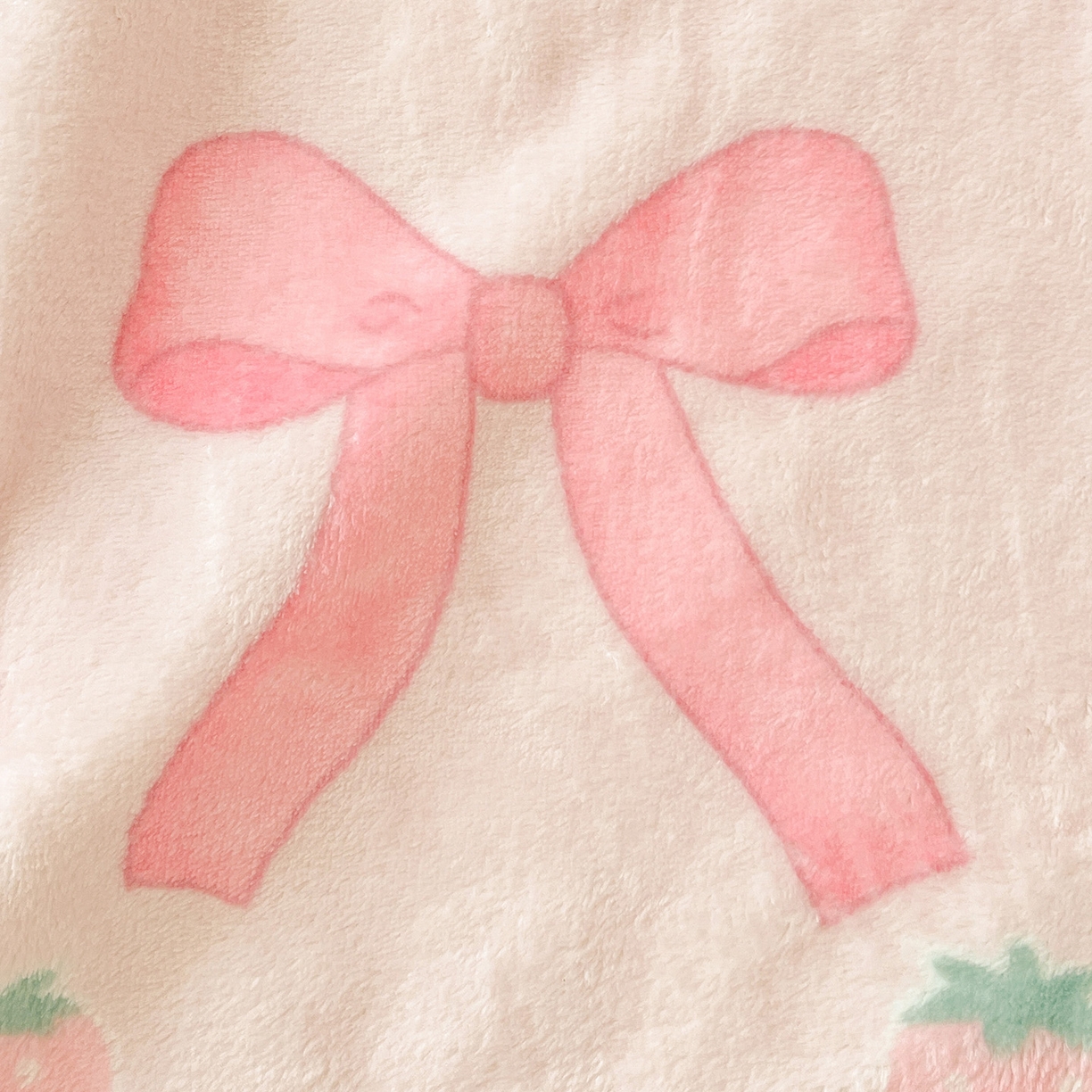 91家纺网 家纺一手货源 找家纺 初念 2025新款四季款双面牛奶绒多功能毛毯 草莓园