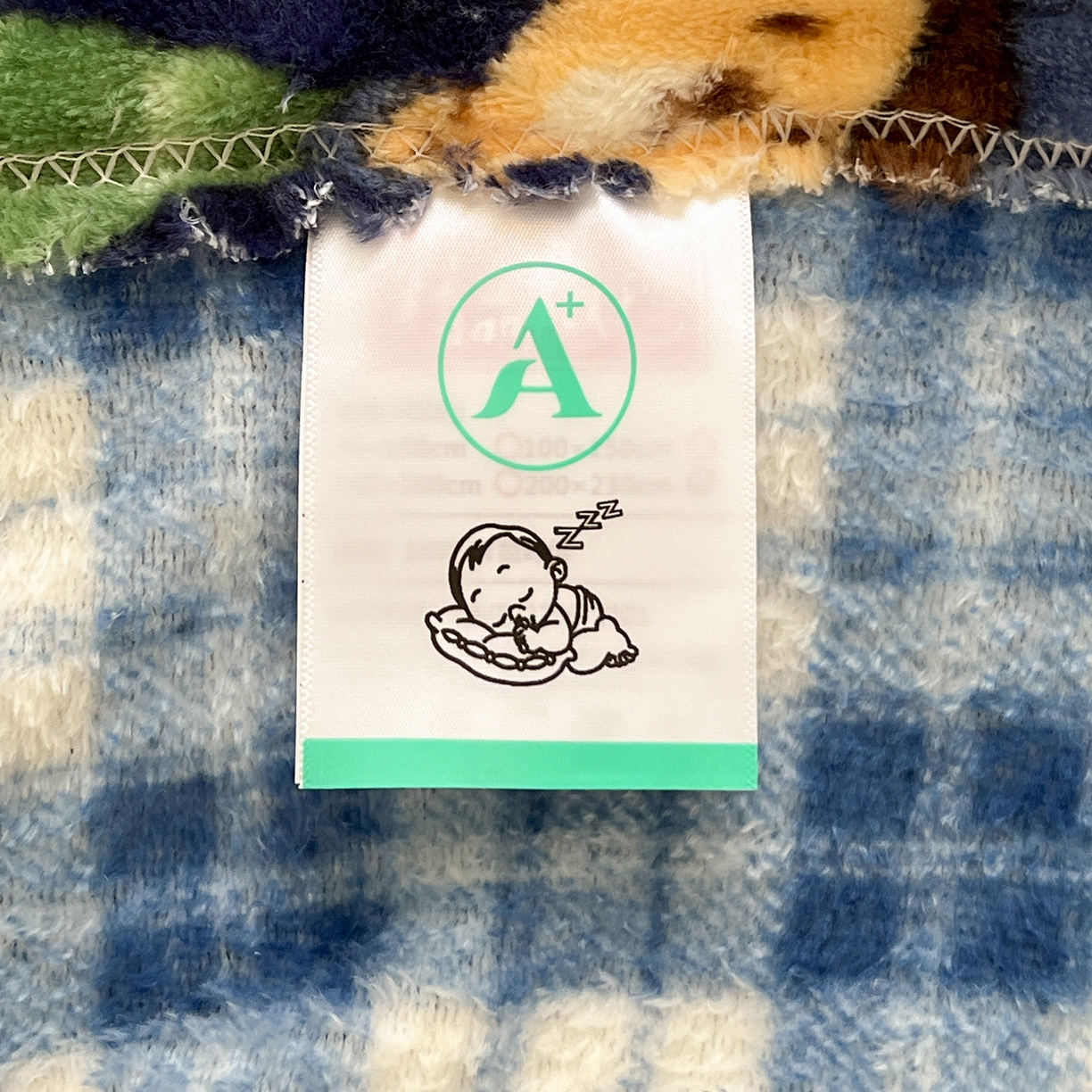 91家纺网 家纺一手货源 找家纺 初念 2025新款四季款双面牛奶绒多功能毛毯 穿鞋的熊