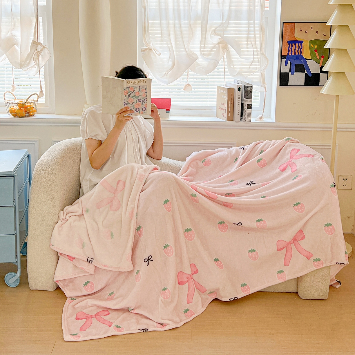 91家纺网 家纺一手货源 找家纺 初念 2025新款四季款双面牛奶绒多功能毛毯 草莓园