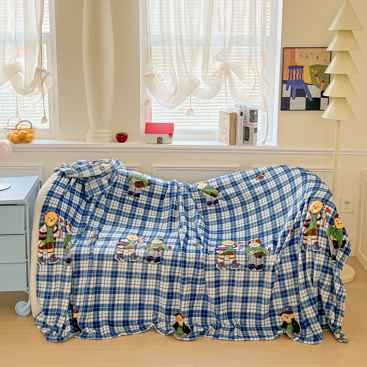 91家纺网 家纺一手货源 找家纺 初念 2025新款四季款双面牛奶绒多功能毛毯 穿鞋的熊