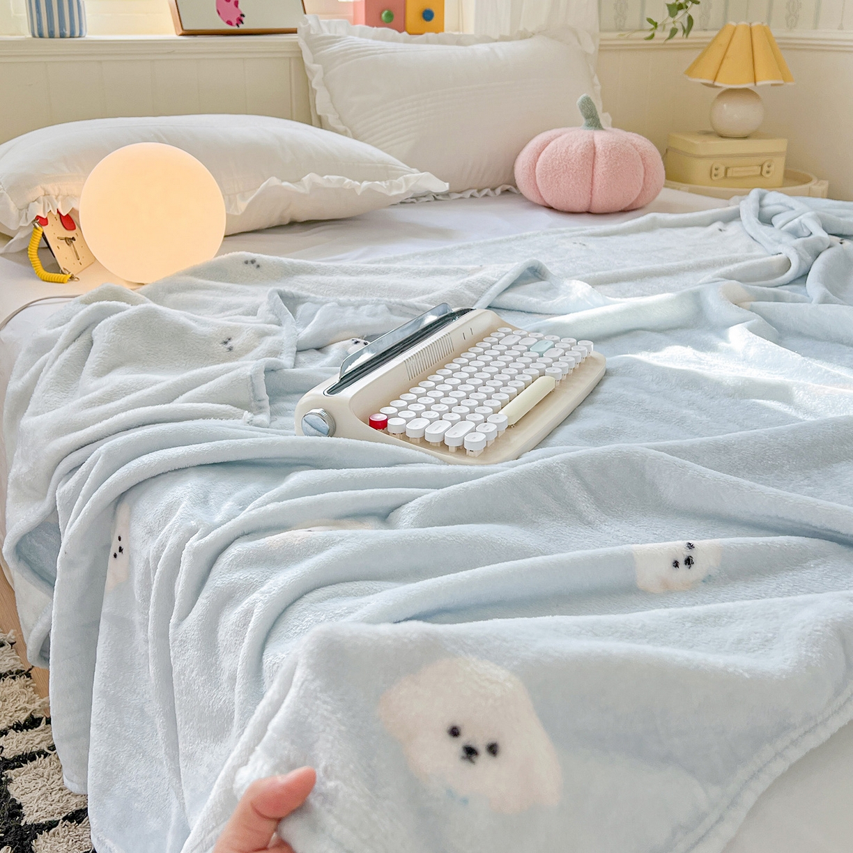 91家纺网 家纺一手货源 找家纺 初念 2025新款四季款双面牛奶绒多功能毛毯 可爱狗头-蓝