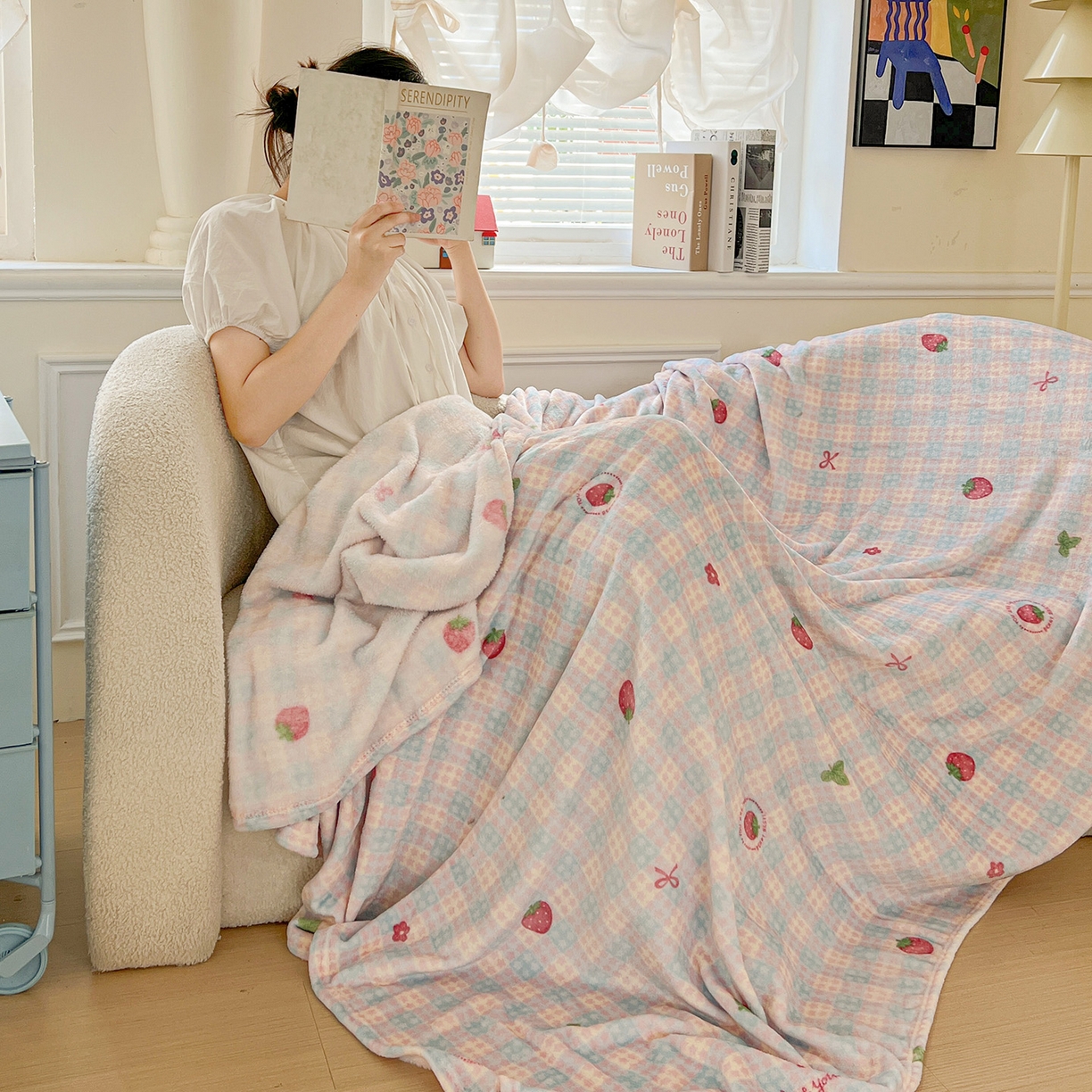91家纺网 家纺一手货源 找家纺 初念 2025新款四季款双面牛奶绒多功能毛毯 草莓奶茶