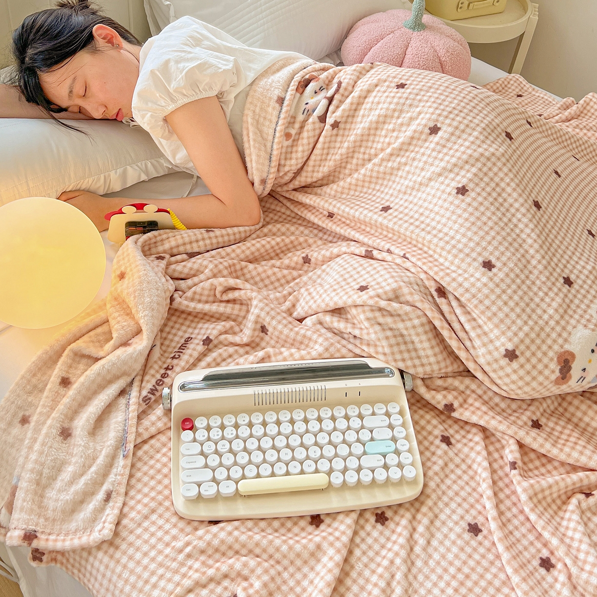 91家纺网 家纺一手货源 找家纺 初念 2025新款四季款双面牛奶绒多功能毛毯 咖星小猫