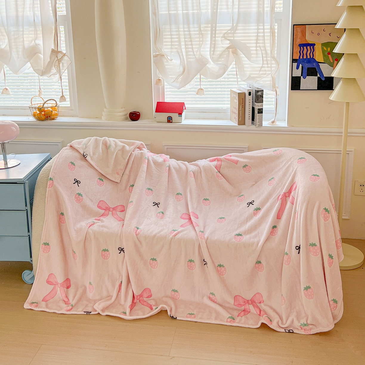 91家纺网 家纺一手货源 找家纺 初念 2025新款四季款双面牛奶绒多功能毛毯 草莓园