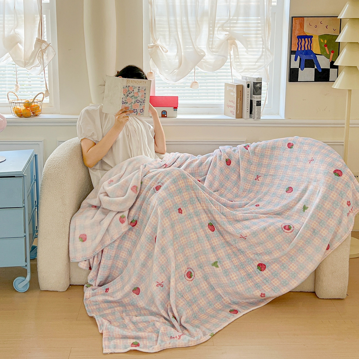 91家纺网 家纺一手货源 找家纺 初念 2025新款四季款双面牛奶绒多功能毛毯 草莓奶茶